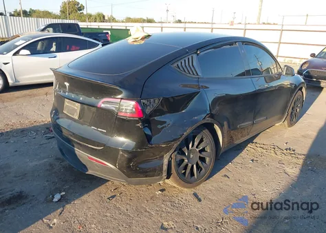 2023 Tesla Model Y Awd/Long Range Dual Motor All-Wheel Drive z USA, uszkodzony, nr VIN 7SAYGAEE0PF861752